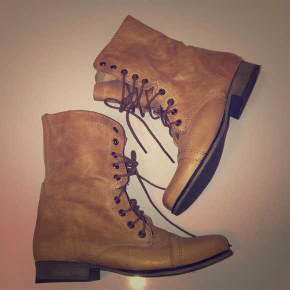 COPY - Steve Madden COMBAT BOOTS 👢perfect for Fal… - Picture 1 of 2
